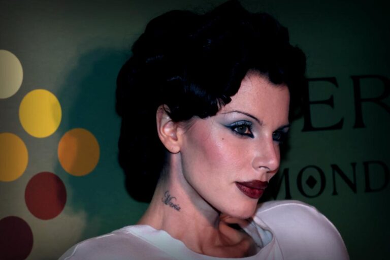 Le costume controversé de Jackie Kennedy par Julia Fox pour Halloween fait débat