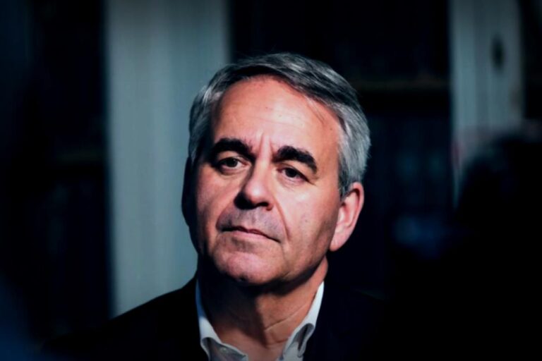 « À l’époque, je ne pouvais pas te blairer ! » : Xavier Bertrand se moqué par sa compagne Vanessa Williot sur le plateau de Quelle époque !