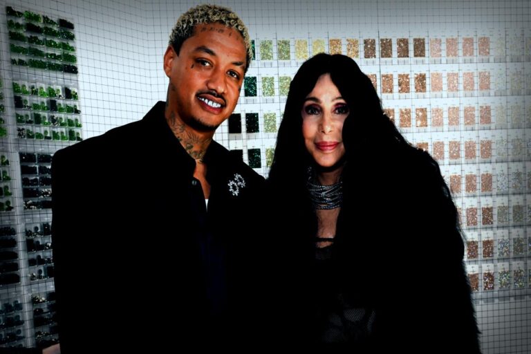 Cher répond sans détour aux critiques sur son couple plus jeune : « Et alors ? »