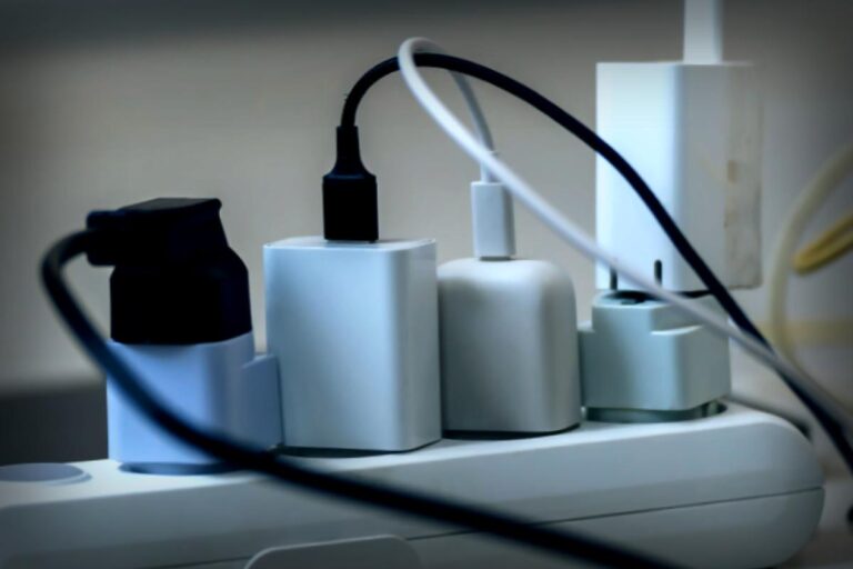 Découvrez notre comparatif des chargeurs sur Les Numériques !