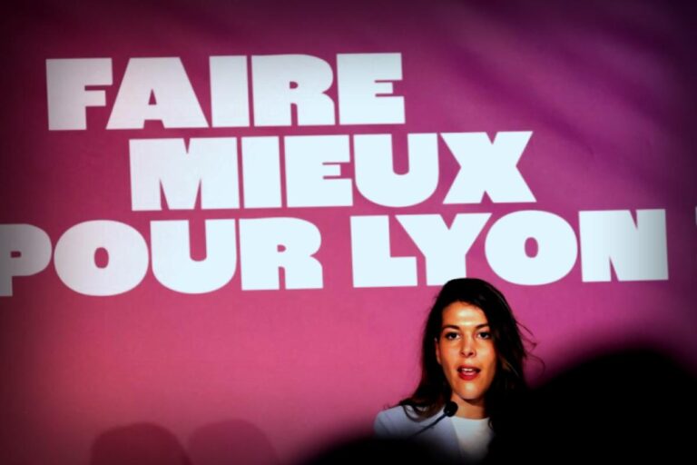 Municipales 2026 à Lyon : Anaïs Belouassa-Cherifi critique Jean-Michel Aulas comme un « guignol de la droite »