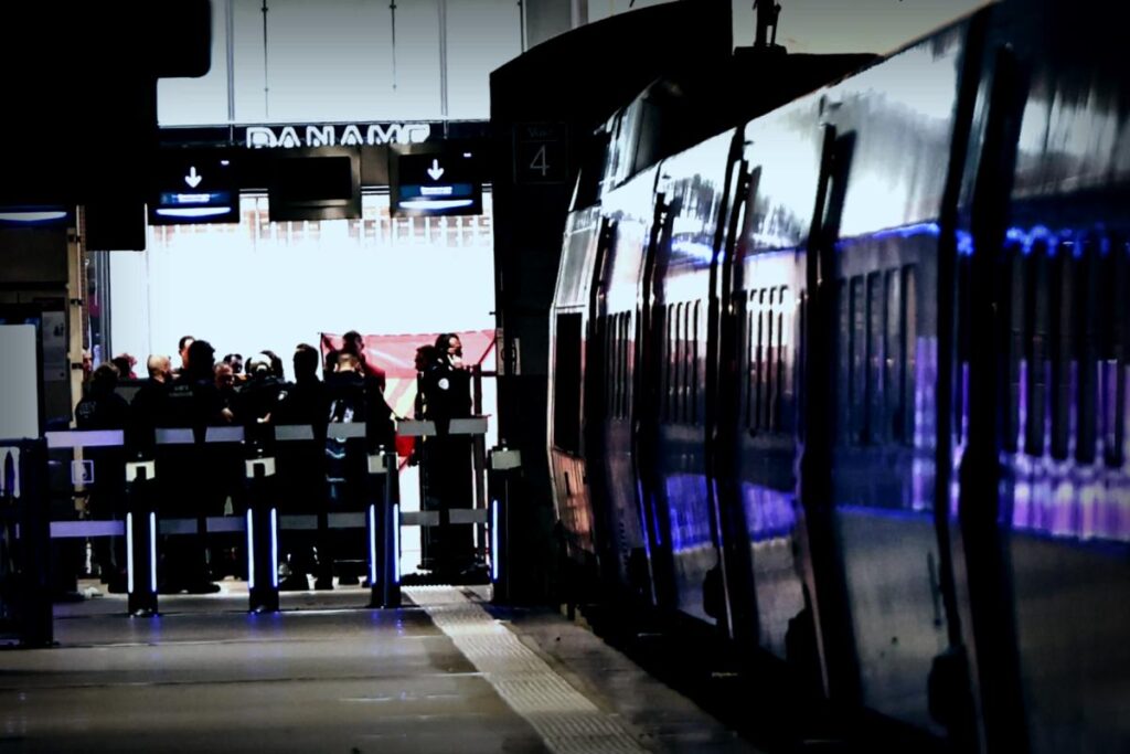 Un policier ouvre le feu sur un homme armé à la gare Montparnasse