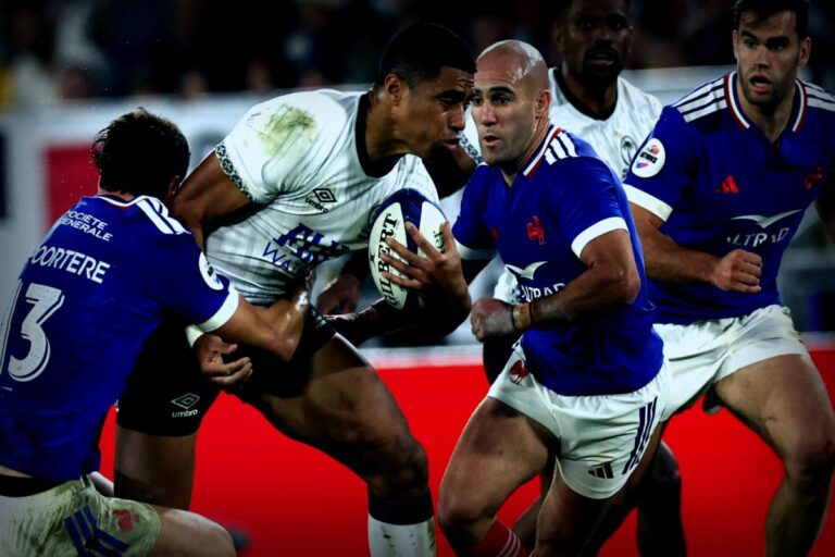 Rugby : Les Bleus réussissent leur première victoire face aux Fidji, malgré quelques frayeurs