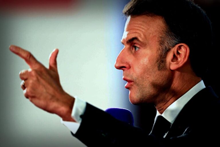 Interdiction probable des téléphones au lycée selon Emmanuel Macron
