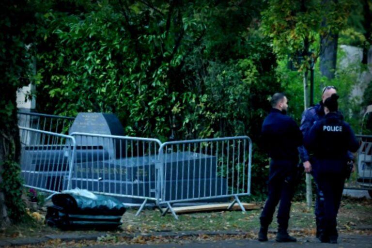 Condamnation pour avoir profané la tombe de Robert Badinter